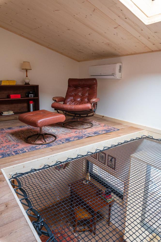 Superior King Room interior